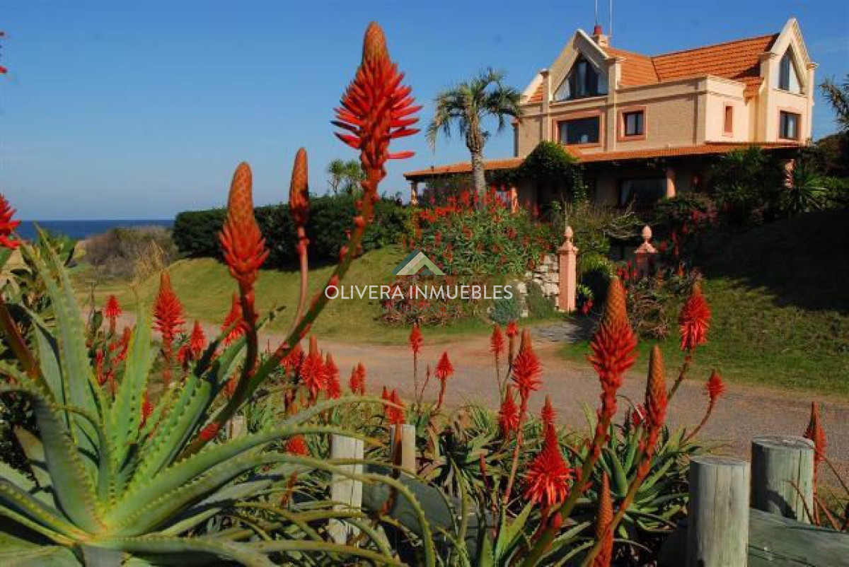 Casa ID.12355 - Casa en venta de 5 dormitorios frente al mar, Punta Ballena, Punta del Este