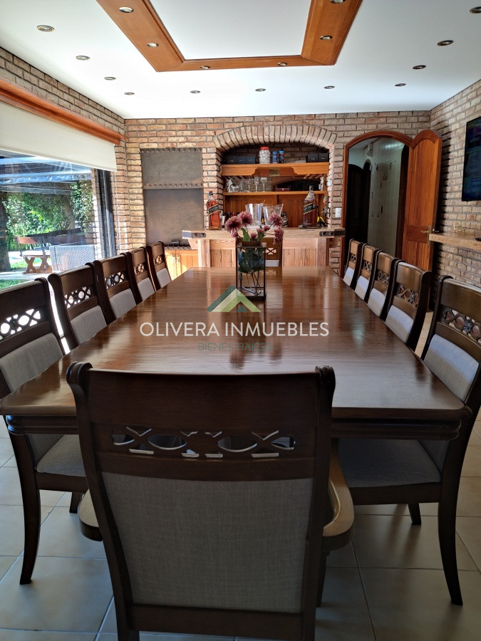 Casa ID.12352 - Casa en venta de 5 dormitorios en Playa Mansa, Punta del Este