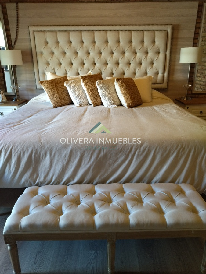 Casa ID.12352 - Casa en venta de 5 dormitorios en Playa Mansa, Punta del Este
