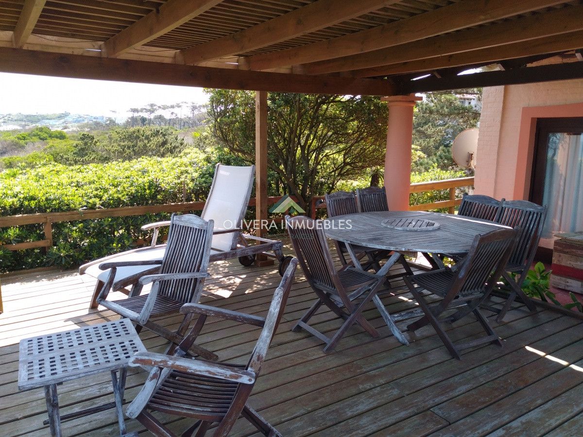 Casa ID.12355 - Casa en venta de 5 dormitorios frente al mar, Punta Ballena, Punta del Este