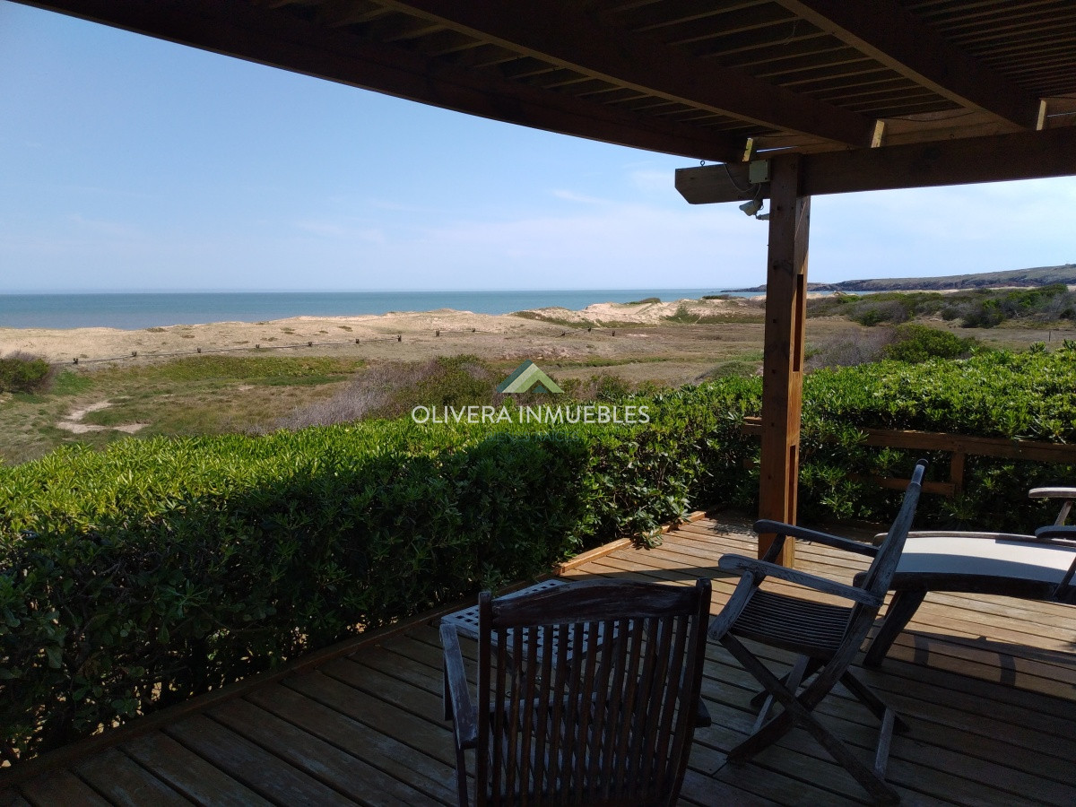 Casa ID.12355 - Casa en venta de 5 dormitorios frente al mar, Punta Ballena, Punta del Este