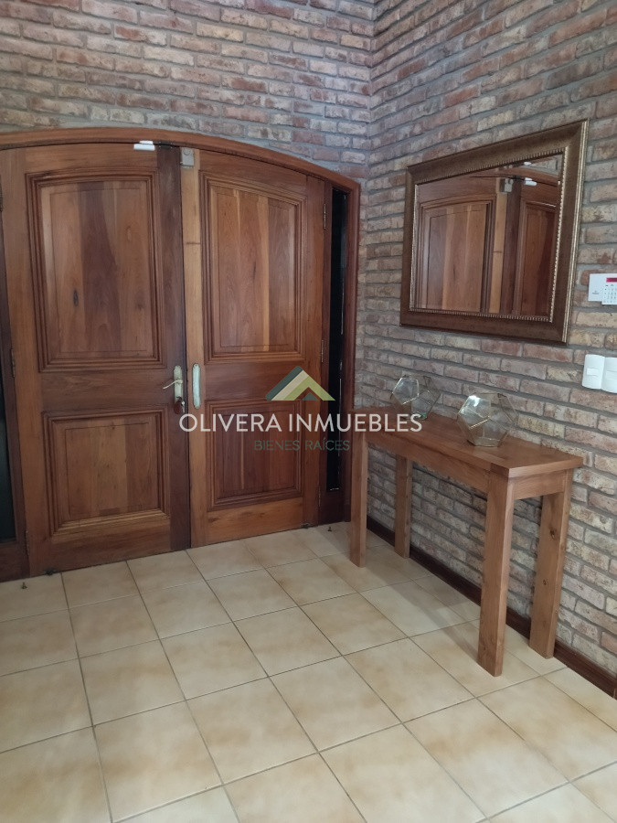 Casa ID.12352 - Casa en venta de 5 dormitorios en Playa Mansa, Punta del Este