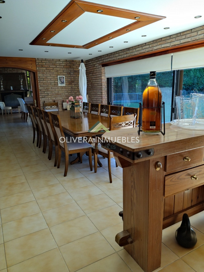 Casa ID.12352 - Casa en venta de 5 dormitorios en Playa Mansa, Punta del Este