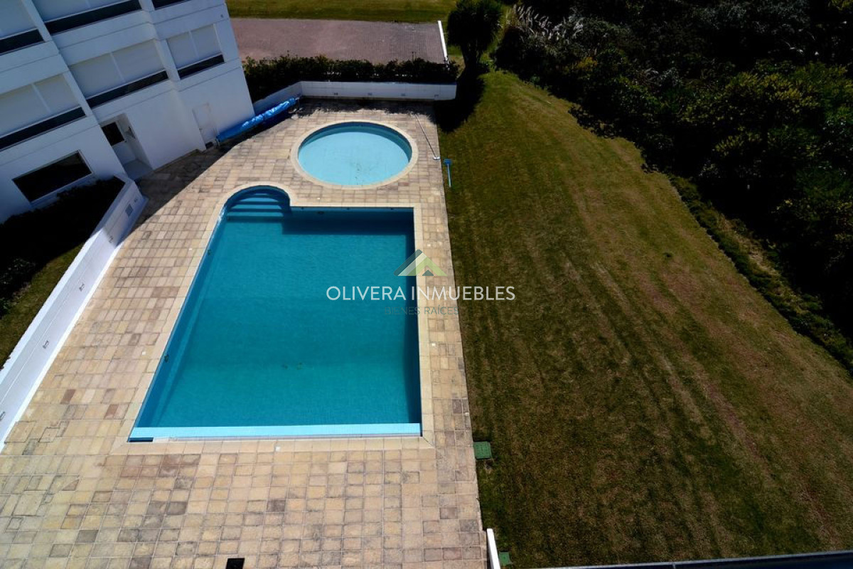 Apartamento ID.12523 - Apartamento en alquiler anual 4 dormitorios frente al mar, Playa Brava