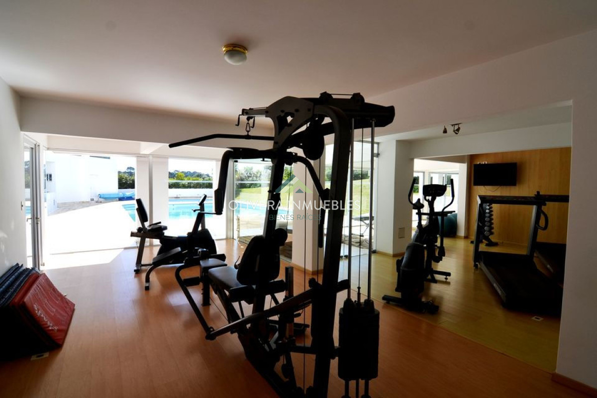 Apartamento ID.12523 - Apartamento en alquiler anual 4 dormitorios frente al mar, Playa Brava