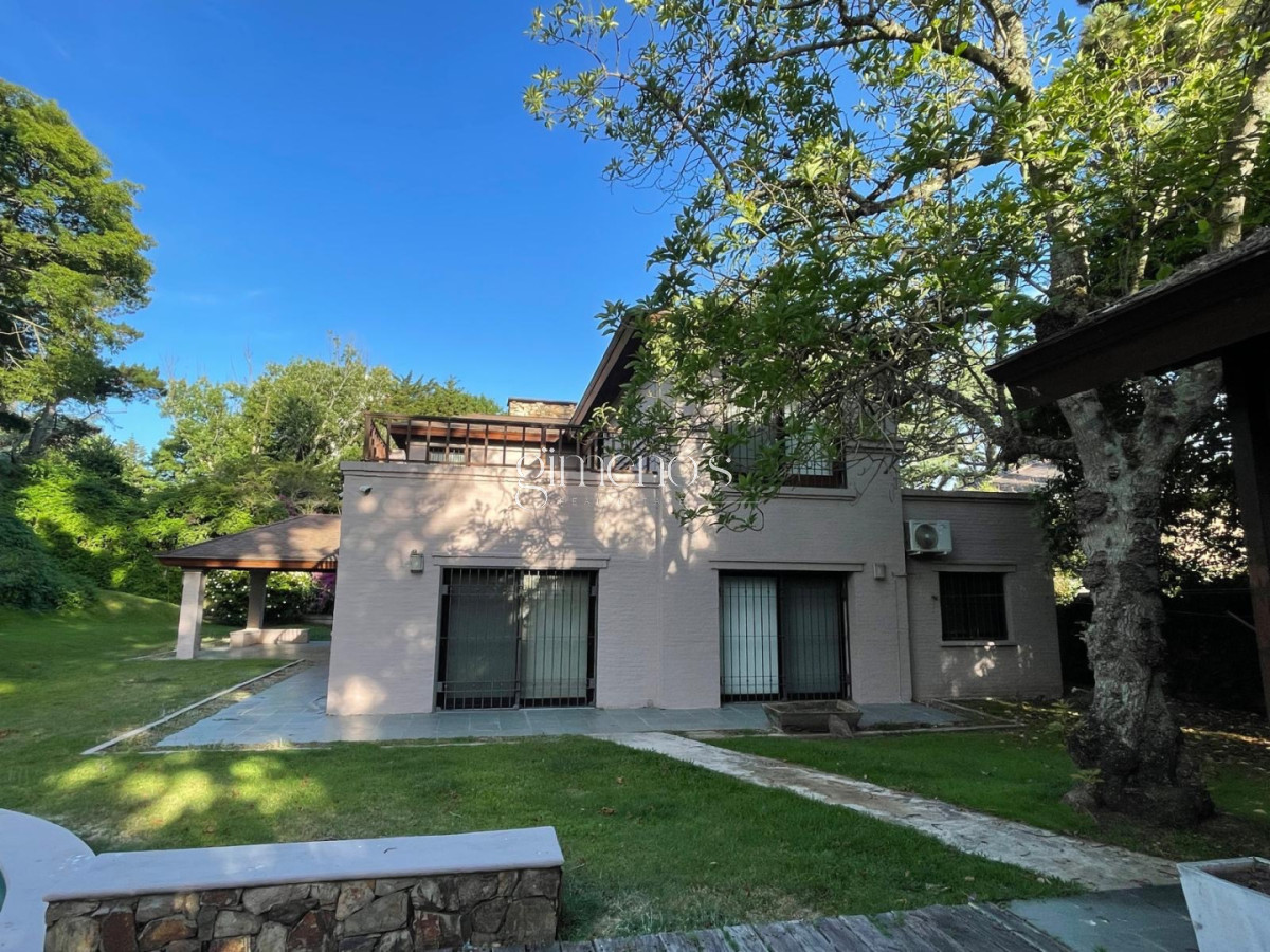 Casa ID.739 - Casa en Venta de 7 Dormitorios en Playa Mansa - Punta del Este 