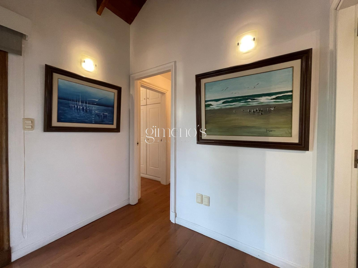 Casa ID.739 - Casa en Venta de 7 Dormitorios en Playa Mansa - Punta del Este 