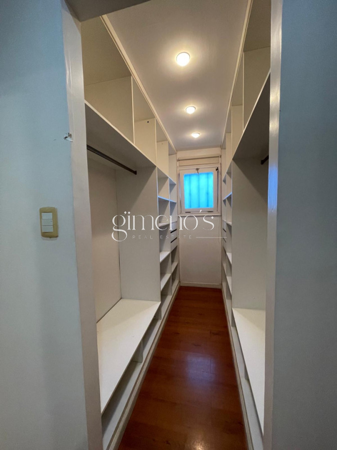 Casa ID.739 - Casa en Venta de 7 Dormitorios en Playa Mansa - Punta del Este 