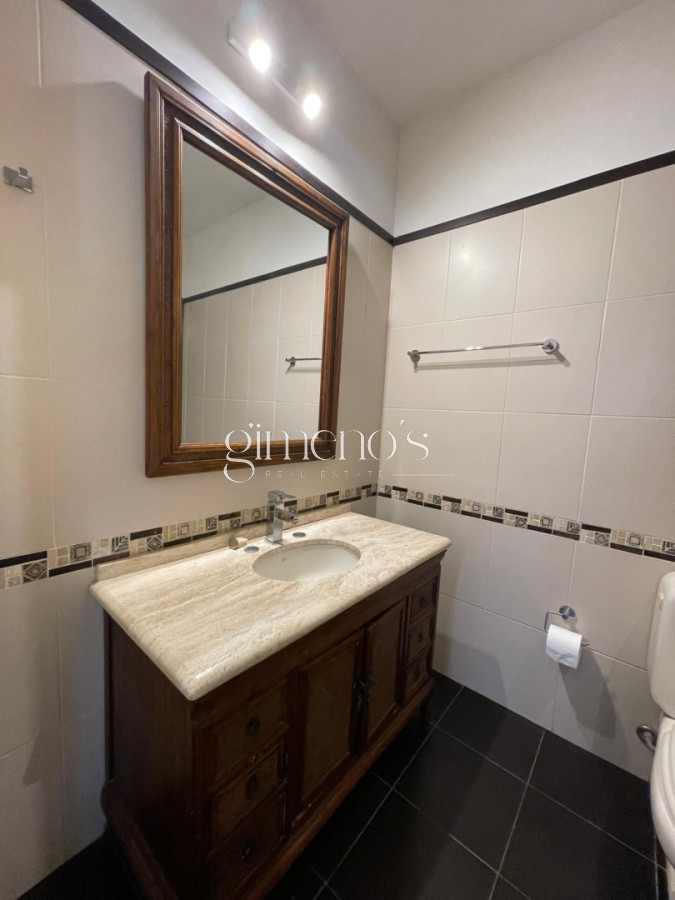 Casa ID.739 - Casa en Venta de 7 Dormitorios en Playa Mansa - Punta del Este 