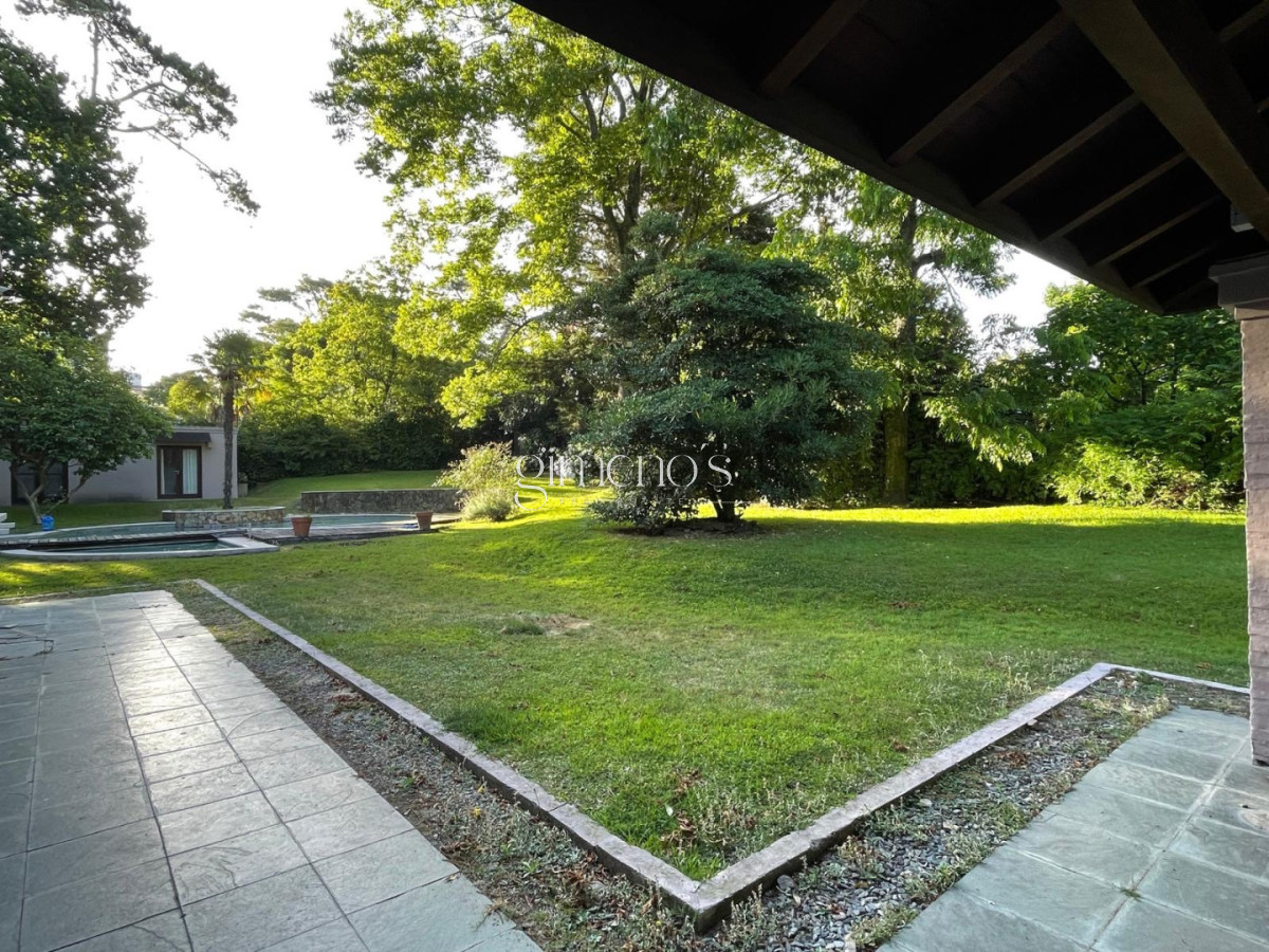 Casa ID.739 - Casa en Venta de 7 Dormitorios en Playa Mansa - Punta del Este 