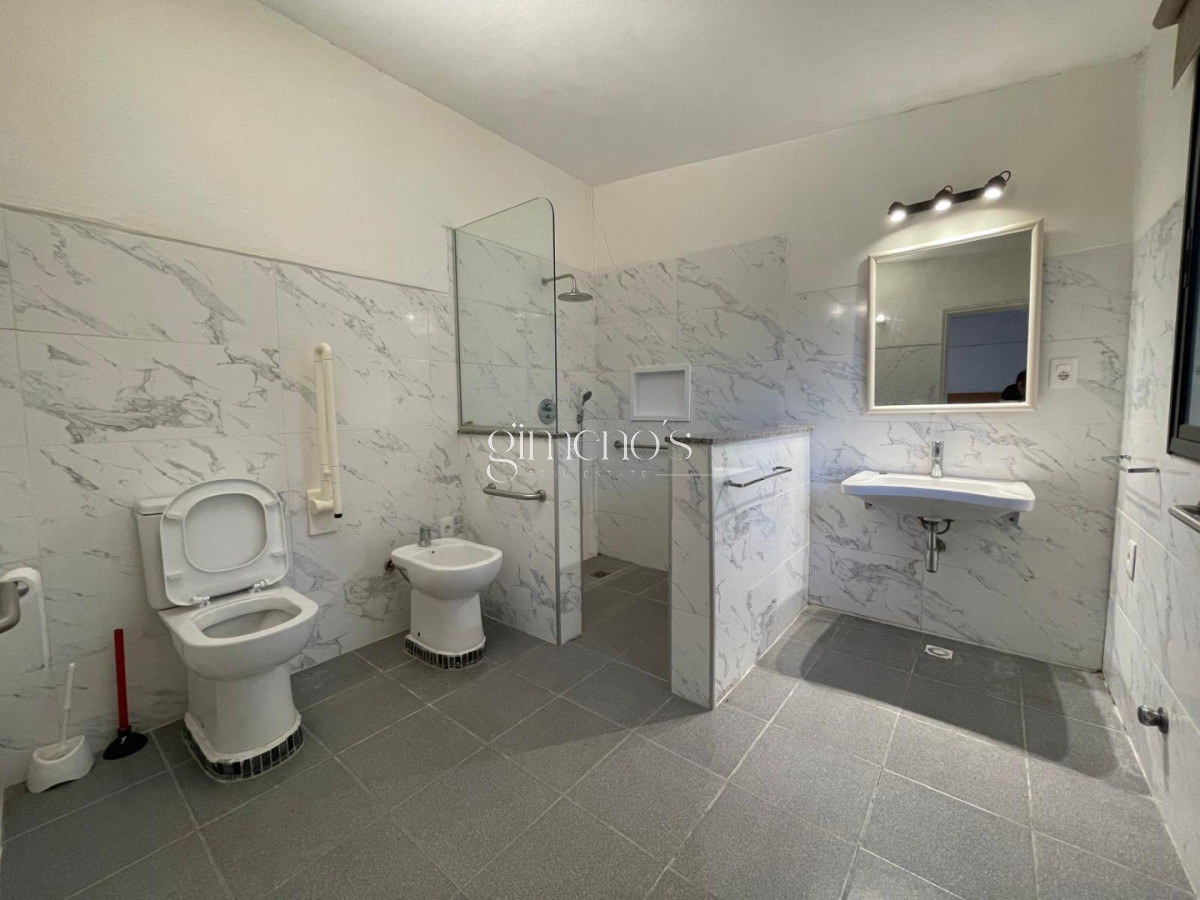 Casa ID.739 - Casa en Venta de 7 Dormitorios en Playa Mansa - Punta del Este 