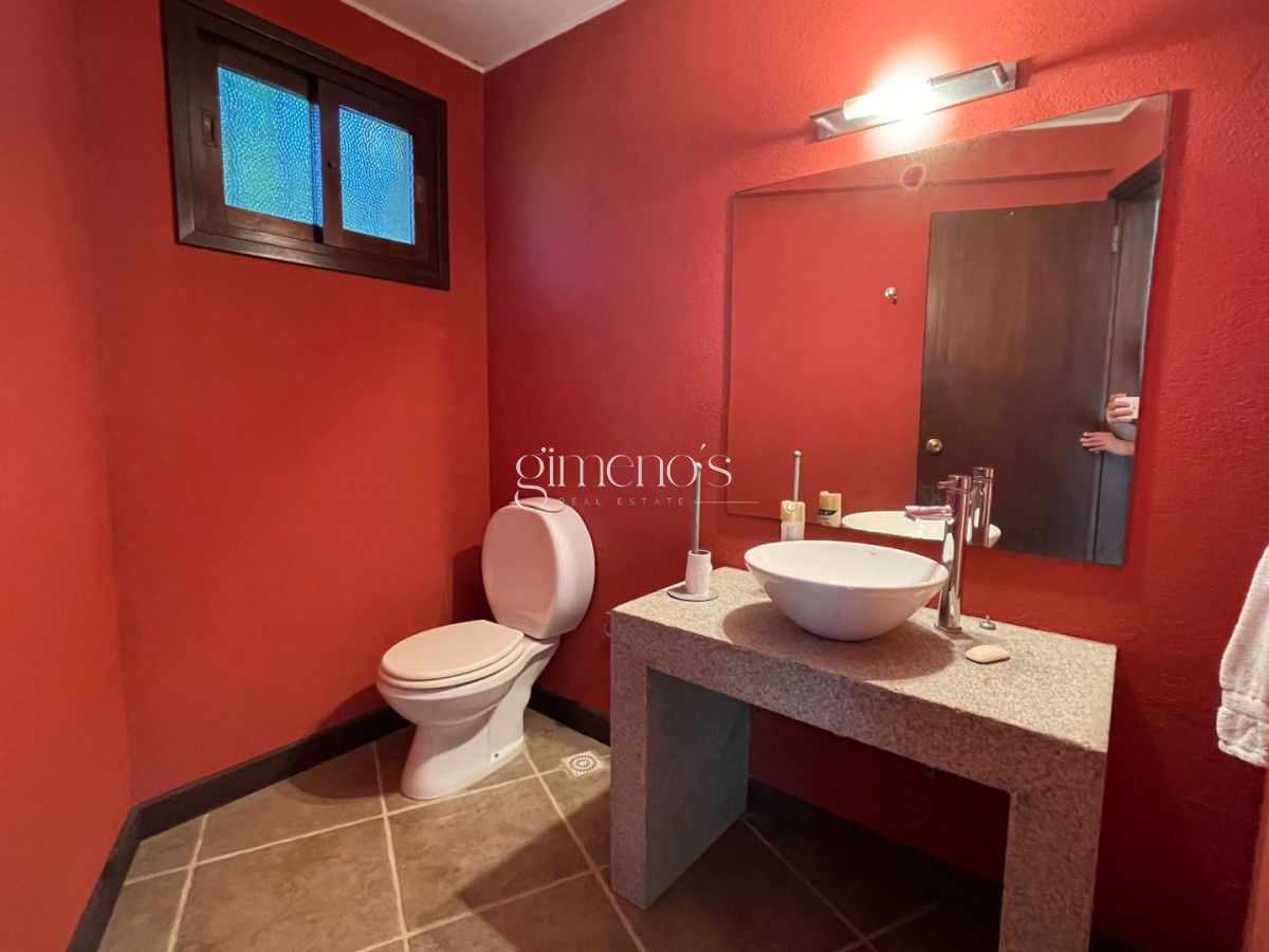 Casa ID.916 - Venta de Casa Playa Mansa 4 Dormitorios-Punta del Este 