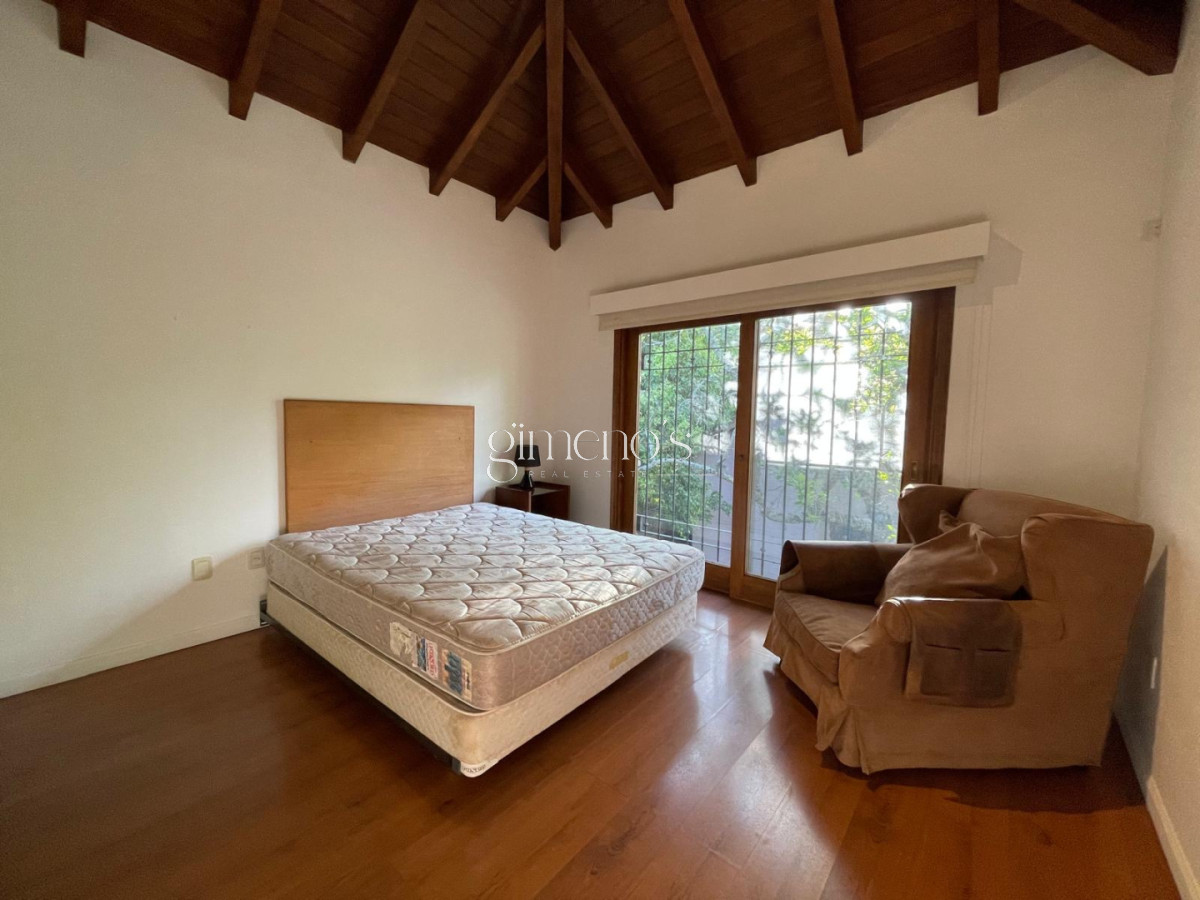 Casa ID.739 - Casa en Venta de 7 Dormitorios en Playa Mansa - Punta del Este 