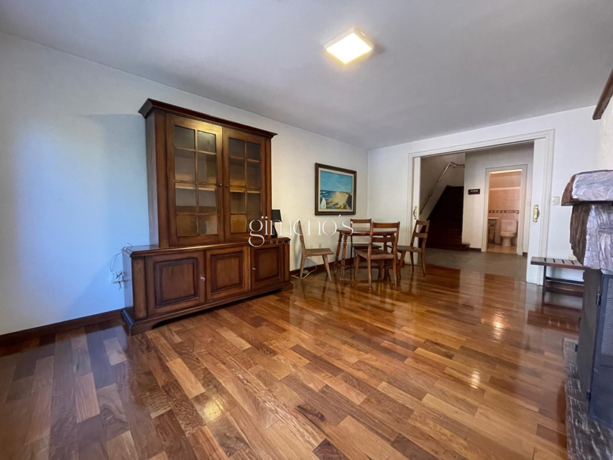 Casa ID.739 - Casa en Venta de 7 Dormitorios en Playa Mansa - Punta del Este 