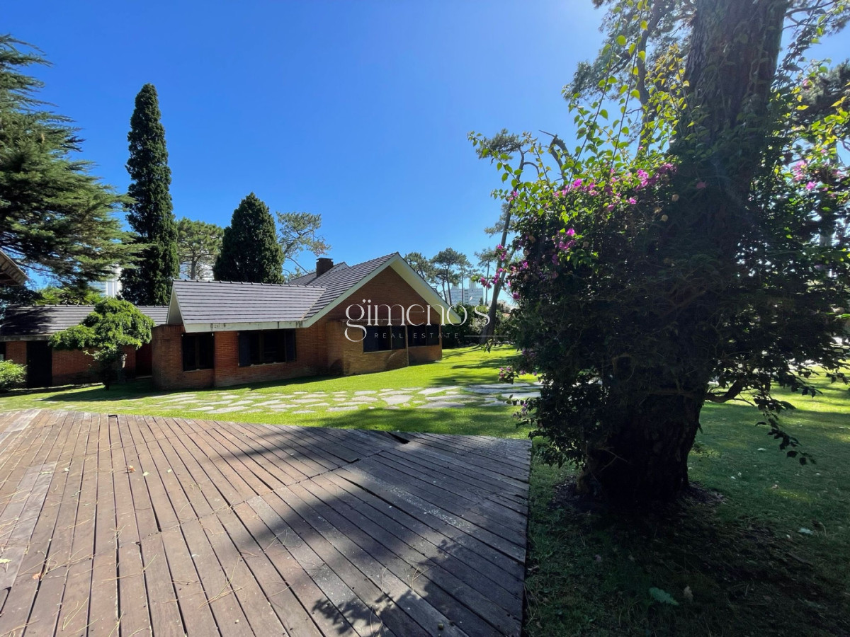 Casa ID.916 - Venta de Casa Playa Mansa 4 Dormitorios-Punta del Este 