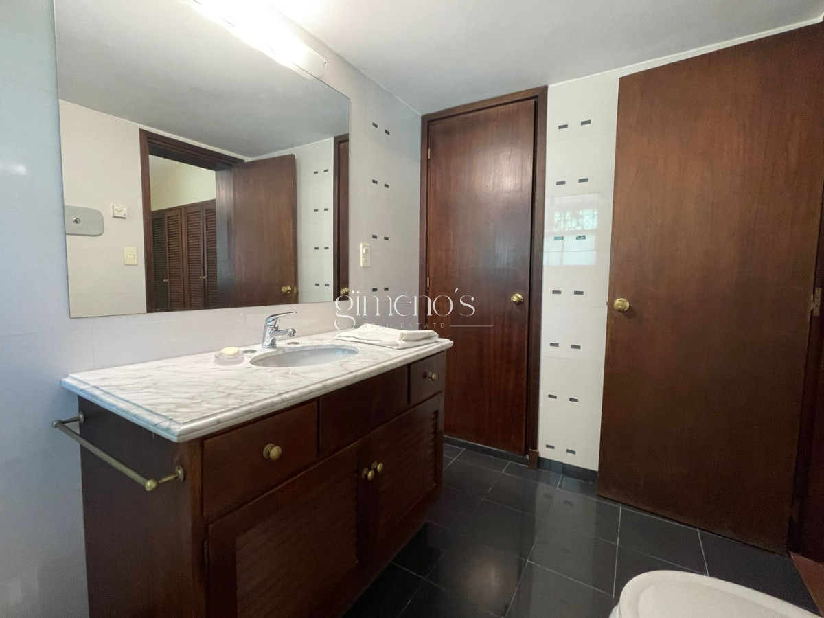 Casa ID.916 - Venta de Casa Playa Mansa 4 Dormitorios-Punta del Este 