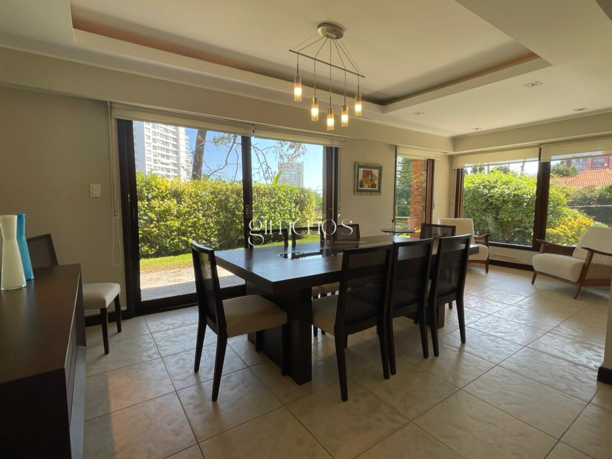 Casa ID.916 - Venta de Casa Playa Mansa 4 Dormitorios-Punta del Este 