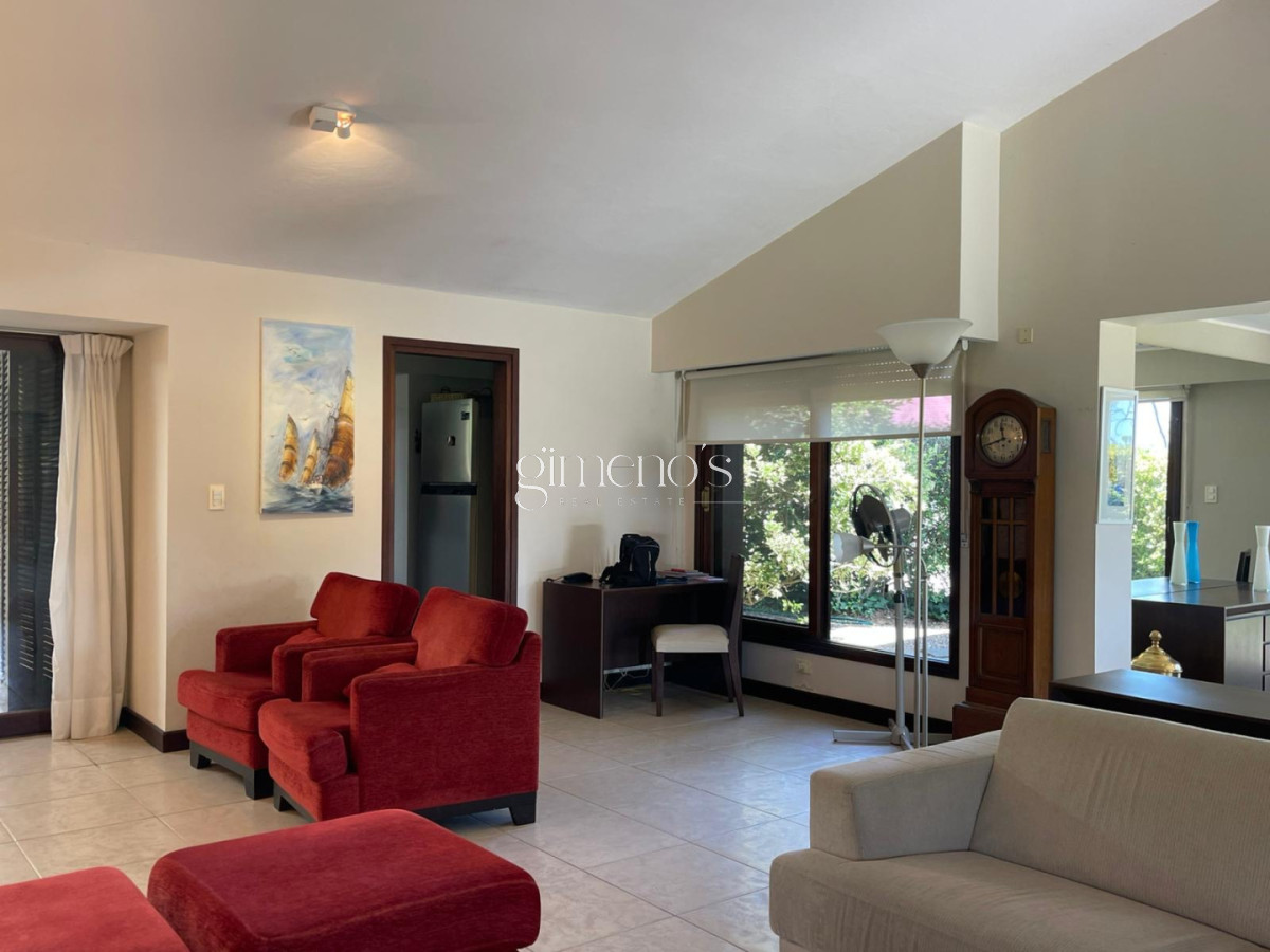 Casa ID.916 - Venta de Casa Playa Mansa 4 Dormitorios-Punta del Este 