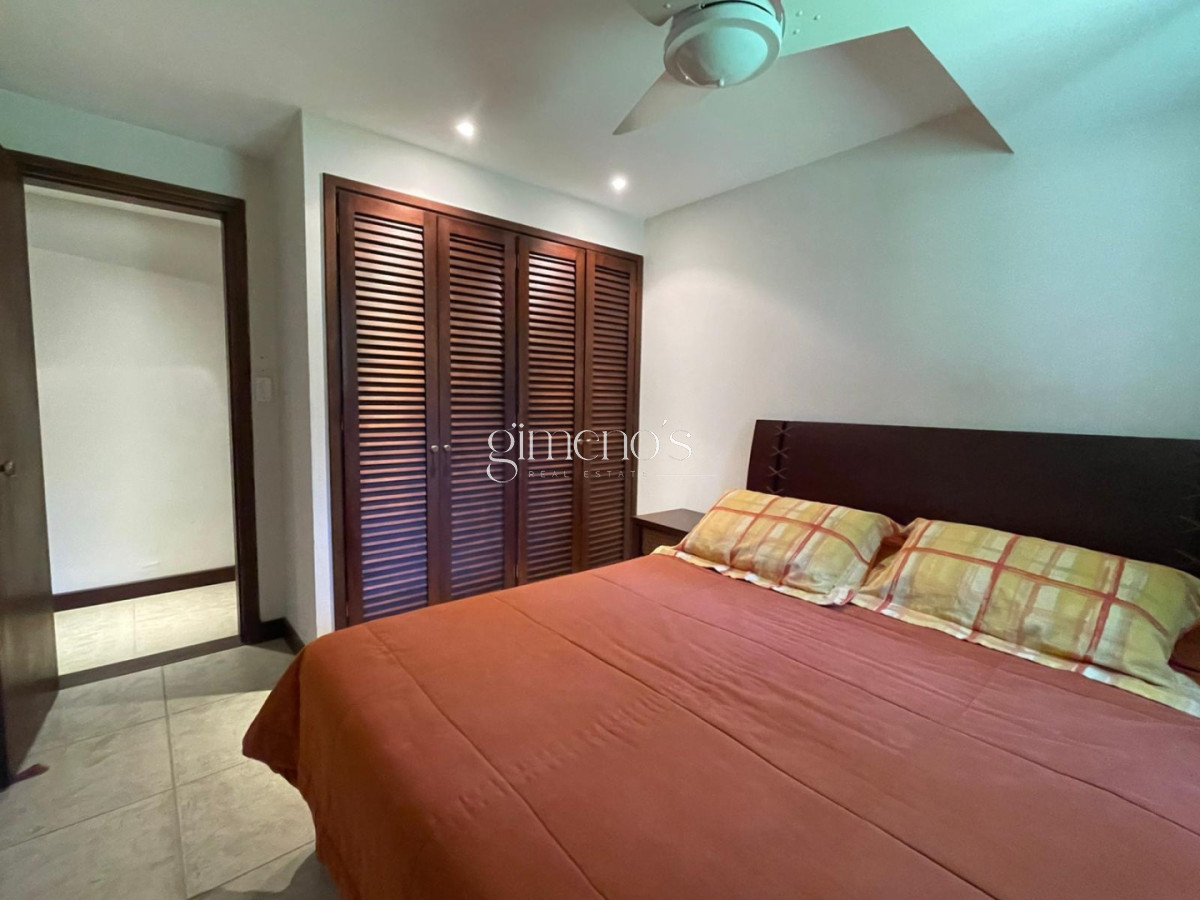 Casa ID.916 - Venta de Casa Playa Mansa 4 Dormitorios-Punta del Este 