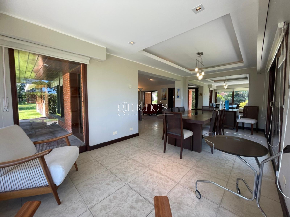 Casa ID.916 - Venta de Casa Playa Mansa 4 Dormitorios-Punta del Este 