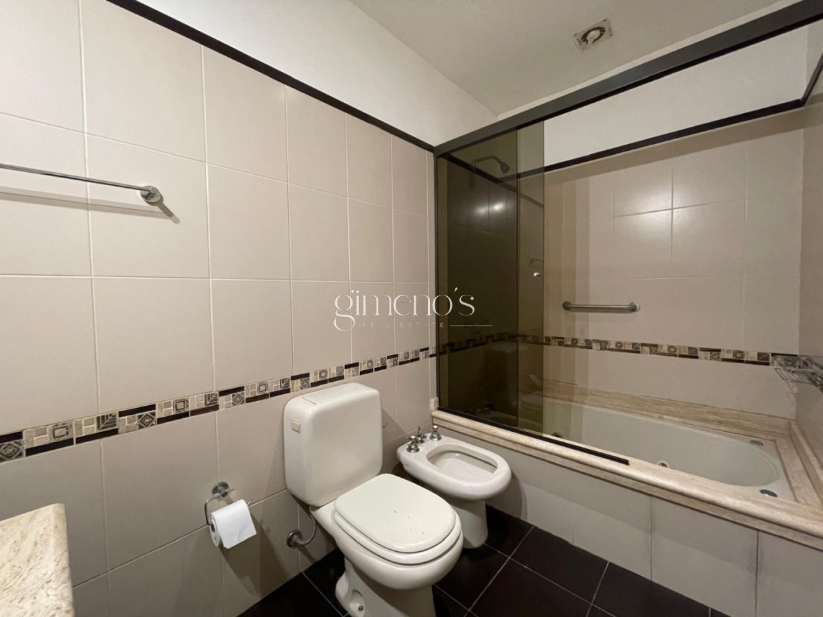 Casa ID.739 - Casa en Venta de 7 Dormitorios en Playa Mansa - Punta del Este 