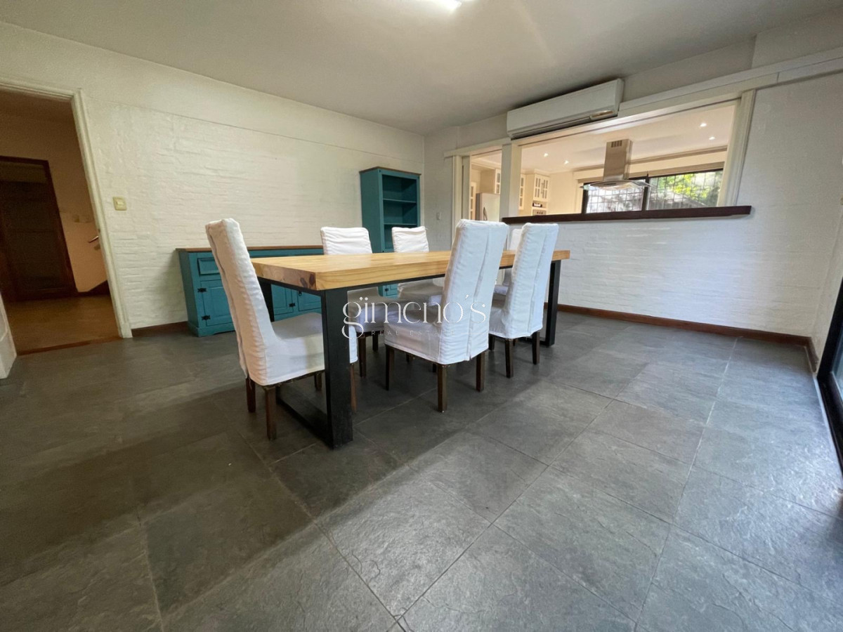 Casa ID.739 - Casa en Venta de 7 Dormitorios en Playa Mansa - Punta del Este 