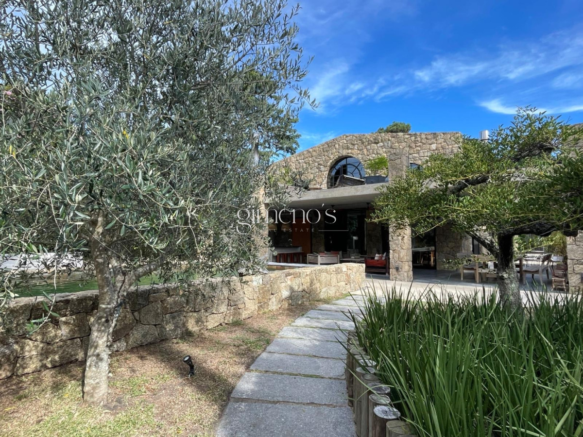 Casa en Punta del Este - Barrio Marly - Zona Colegios