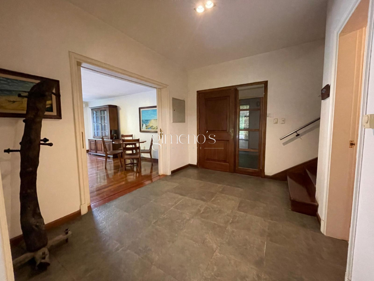 Casa ID.739 - Casa en Venta de 7 Dormitorios en Playa Mansa - Punta del Este 