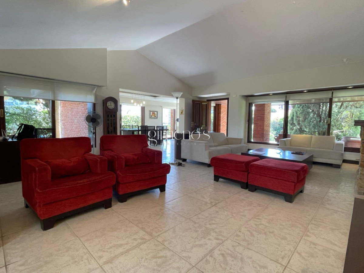 Casa ID.916 - Venta de Casa Playa Mansa 4 Dormitorios-Punta del Este 