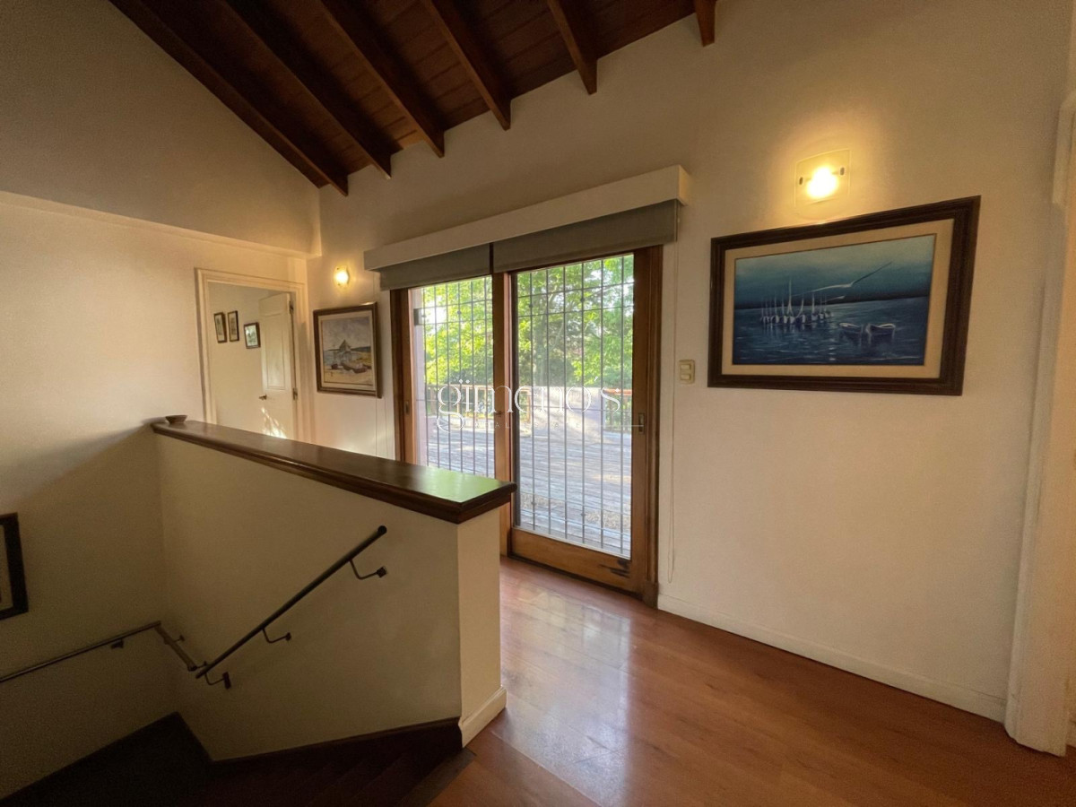 Casa ID.739 - Casa en Venta de 7 Dormitorios en Playa Mansa - Punta del Este 