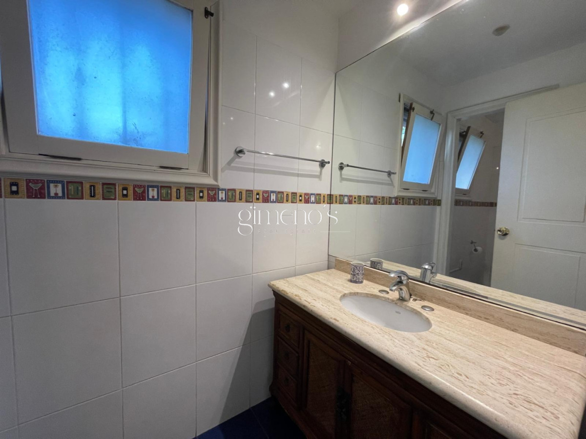 Casa ID.739 - Casa en Venta de 7 Dormitorios en Playa Mansa - Punta del Este 