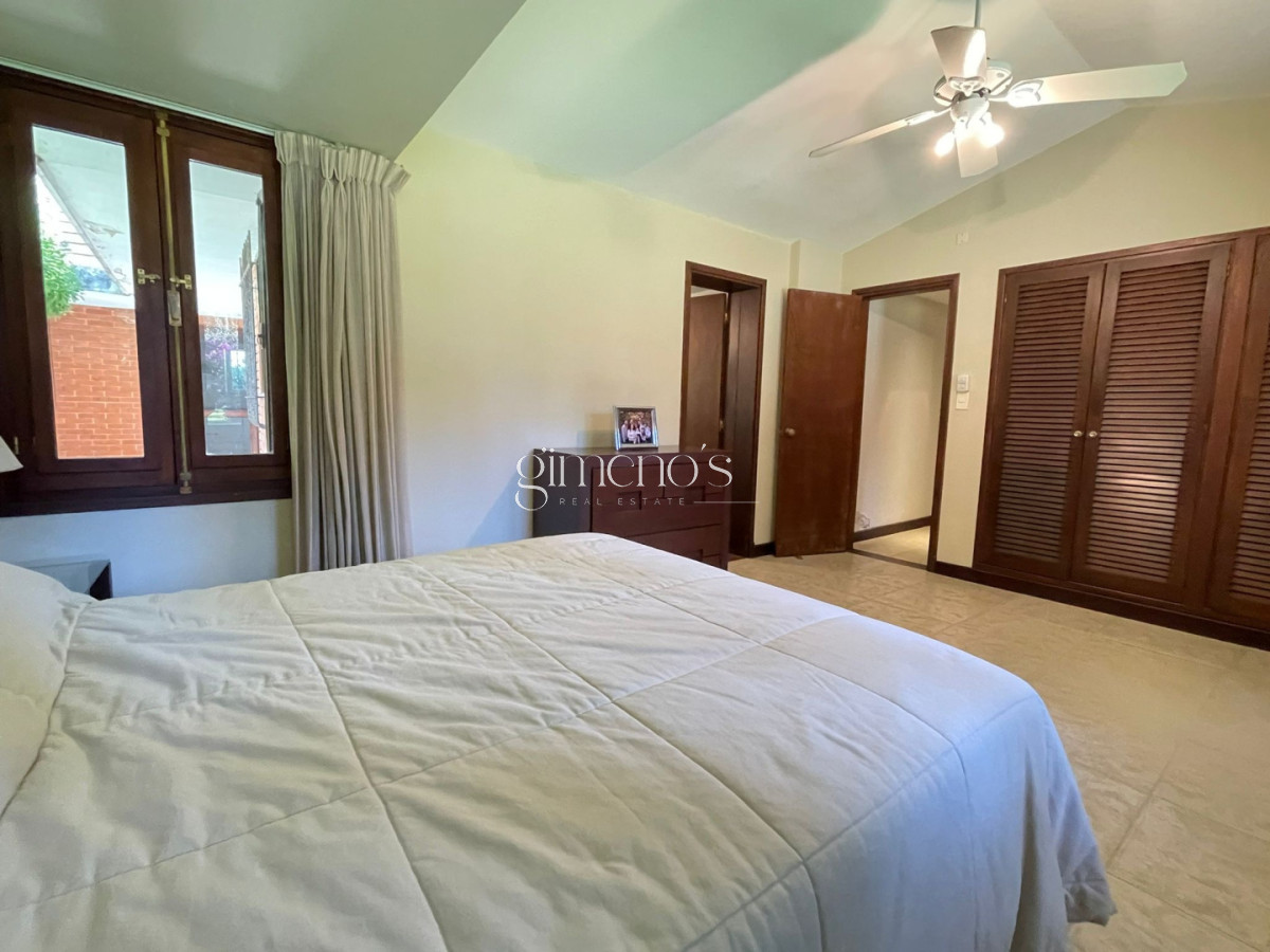 Casa ID.916 - Venta de Casa Playa Mansa 4 Dormitorios-Punta del Este 