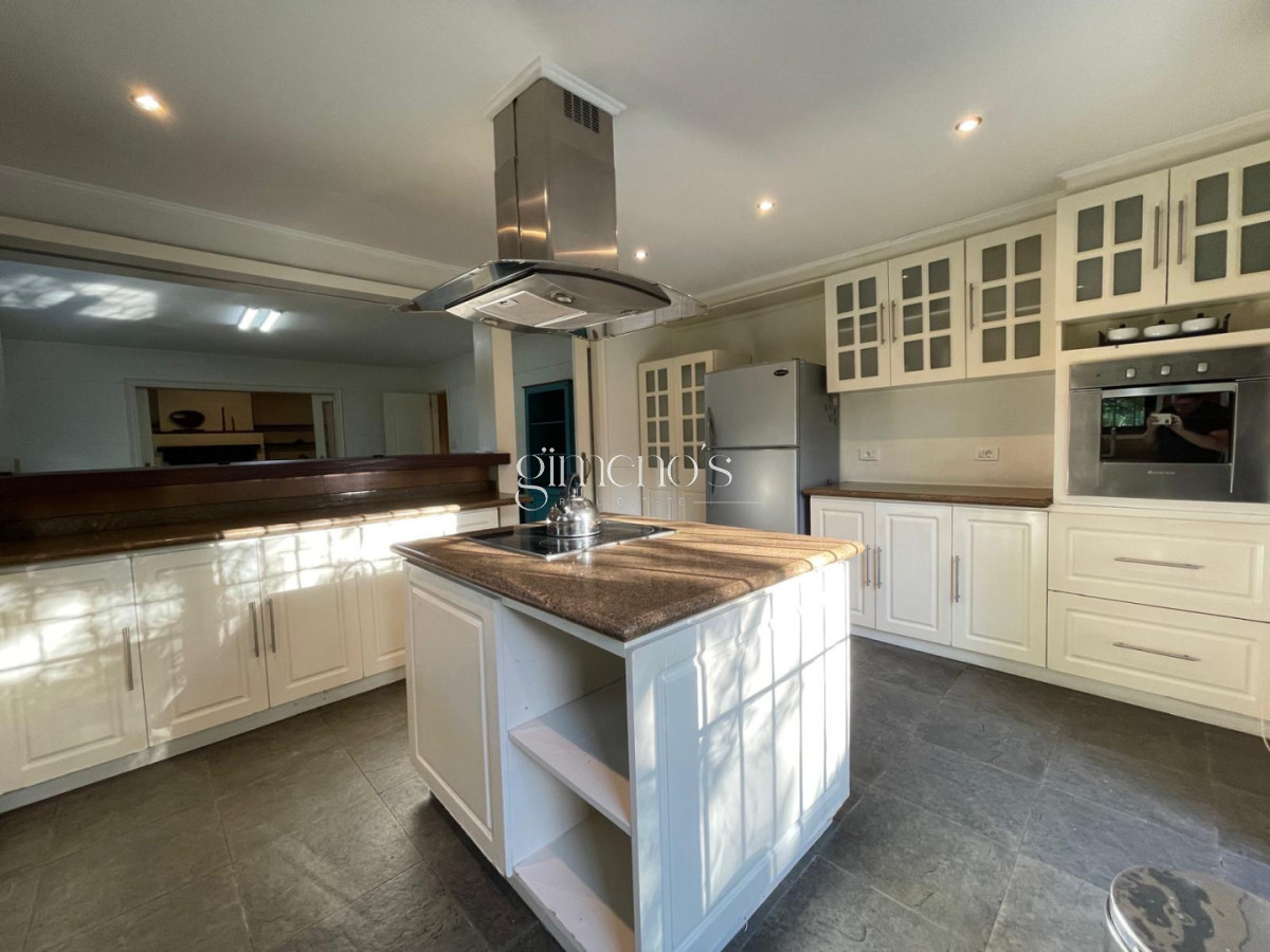 Casa ID.739 - Casa en Venta de 7 Dormitorios en Playa Mansa - Punta del Este 