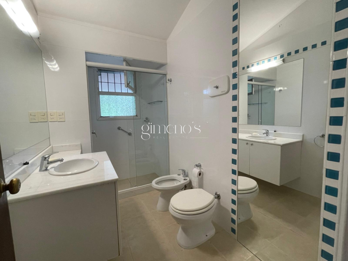 Casa ID.916 - Venta de Casa Playa Mansa 4 Dormitorios-Punta del Este 