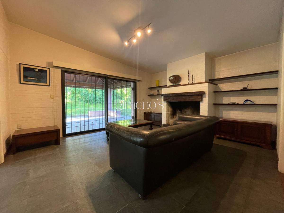 Casa ID.739 - Casa en Venta de 7 Dormitorios en Playa Mansa - Punta del Este 