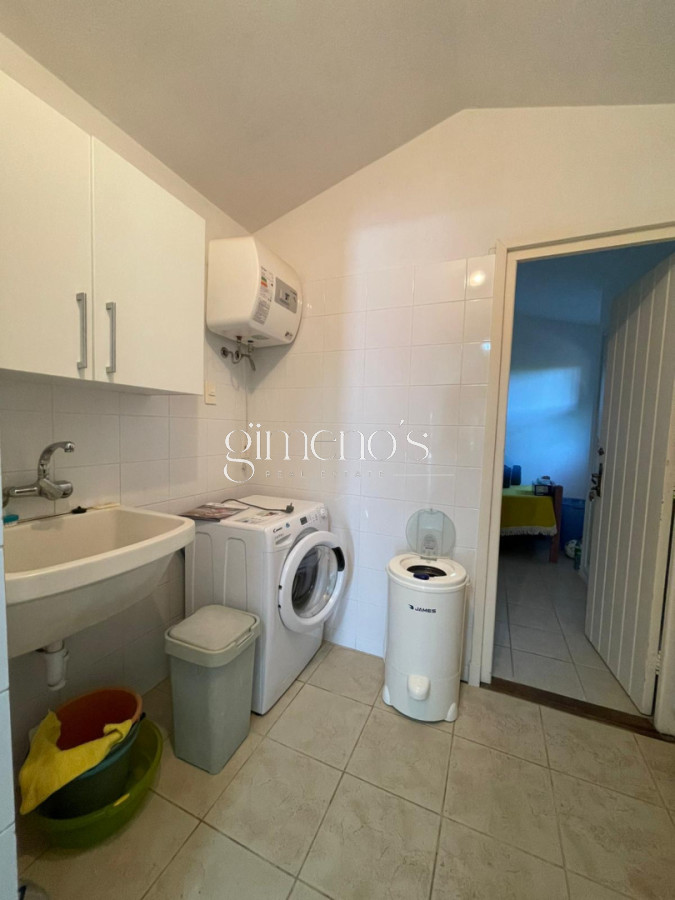 Casa ID.916 - Venta de Casa Playa Mansa 4 Dormitorios-Punta del Este 