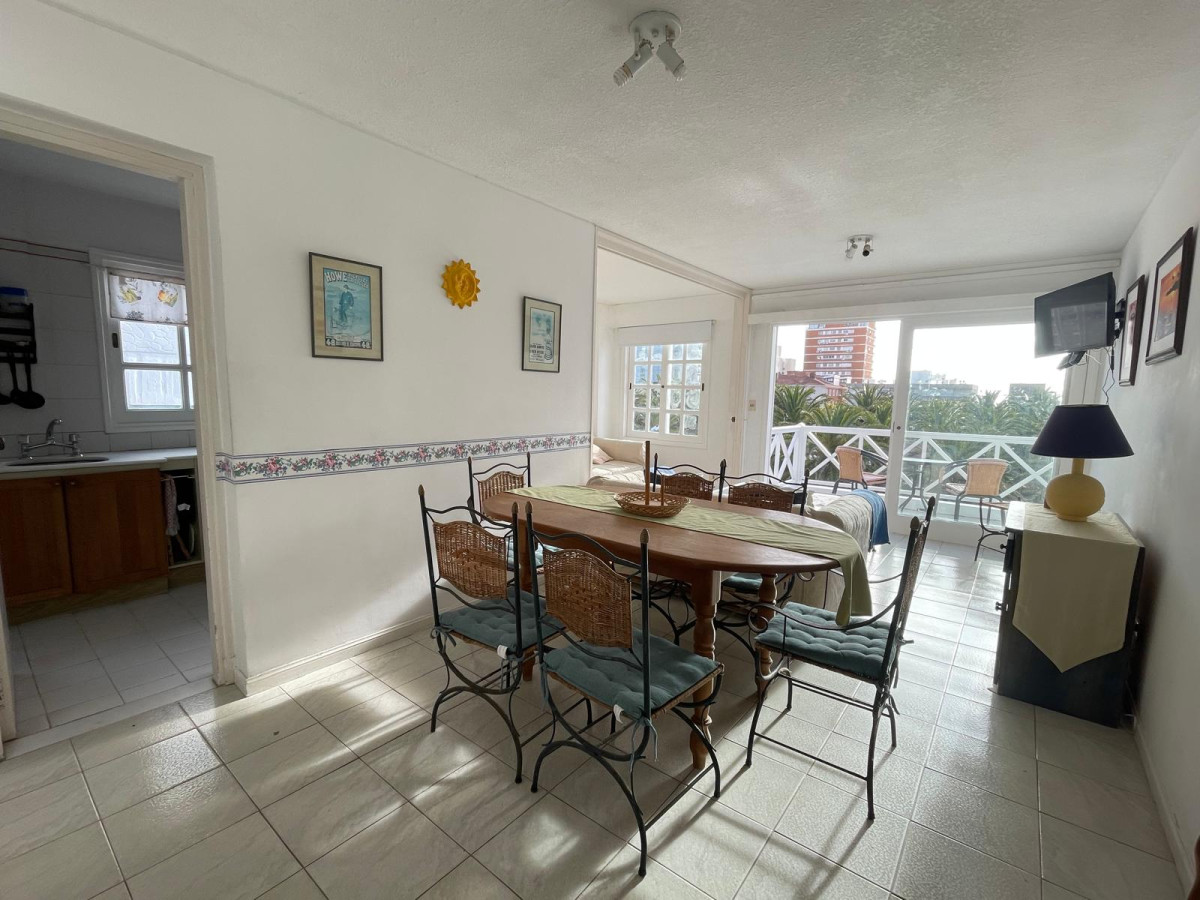 EN PENINSULA CON AZOTEA PROPIA CON PARRILLERO Y JACUZZI