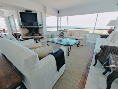 ALQUILER POR TEMPORADA HERMOSO APARTAMENTO DUPLEX PRIMERA LINEA BRAVA