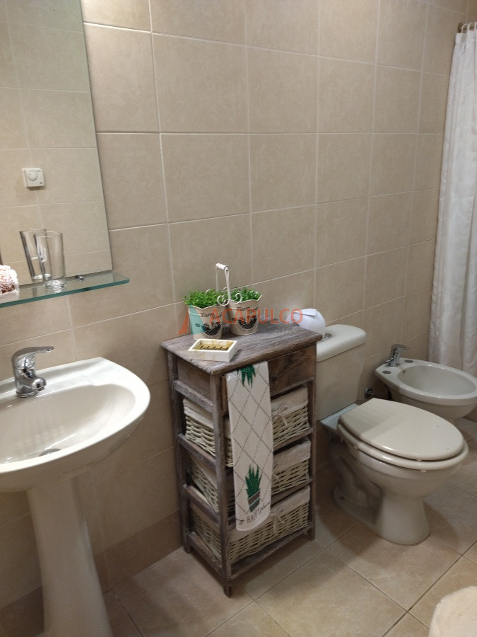 Casa ID.4122 - VENTA DE HERMOSA CASA 5 DORMITORIOS EN SUITE, A METROS DEL MAR.