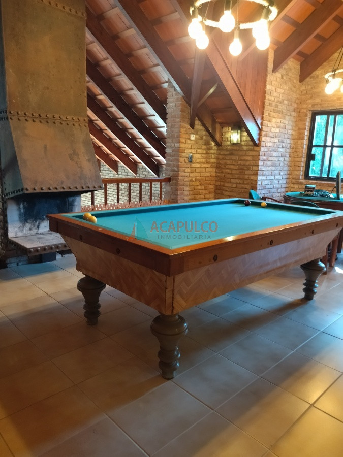 Casa ID.4122 - VENTA DE HERMOSA CASA 5 DORMITORIOS EN SUITE, A METROS DEL MAR.