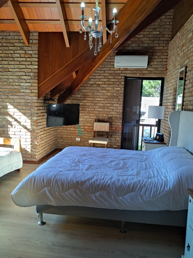 Casa ID.4122 - VENTA DE HERMOSA CASA 5 DORMITORIOS EN SUITE, A METROS DEL MAR.