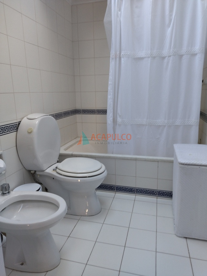 Casa ID.4122 - VENTA DE HERMOSA CASA 5 DORMITORIOS EN SUITE, A METROS DEL MAR.