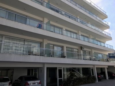 Aidy Grill, Punta del Este