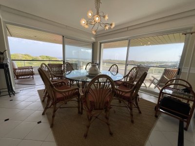 Amplio apartamento en primera línea  - AND8691A