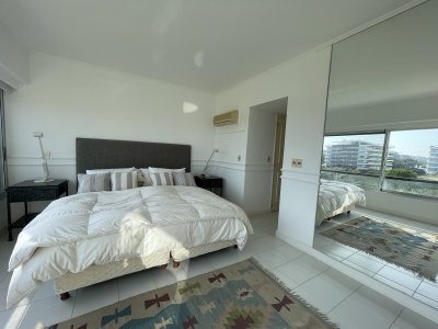 Amplio apartamento en primera línea  - AND8691A