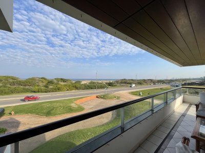 Amplio apartamento en primera línea  - AND8691A