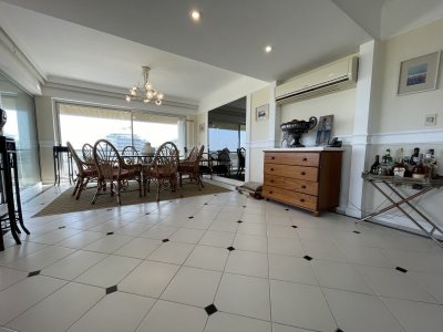 Amplio apartamento en primera línea  - AND8691A