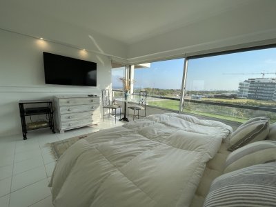 Amplio apartamento en primera línea  - AND8691A