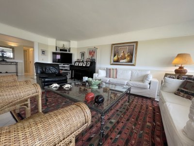 Amplio apartamento en primera línea  - AND8691A