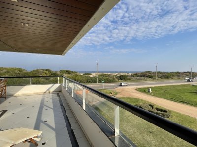 Amplio apartamento en primera línea  - AND8691A